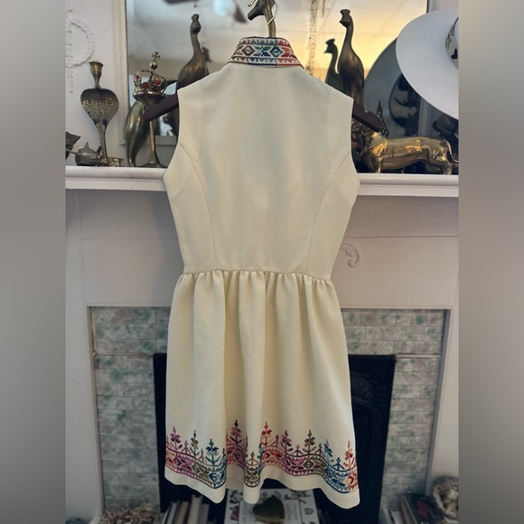 Vintage Mod Embroidered Dress - Picture 10 of 10